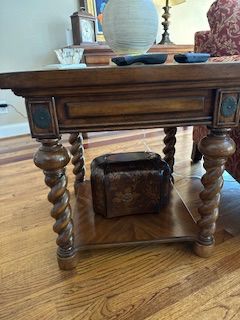 Beautiful spindle leg side table 
