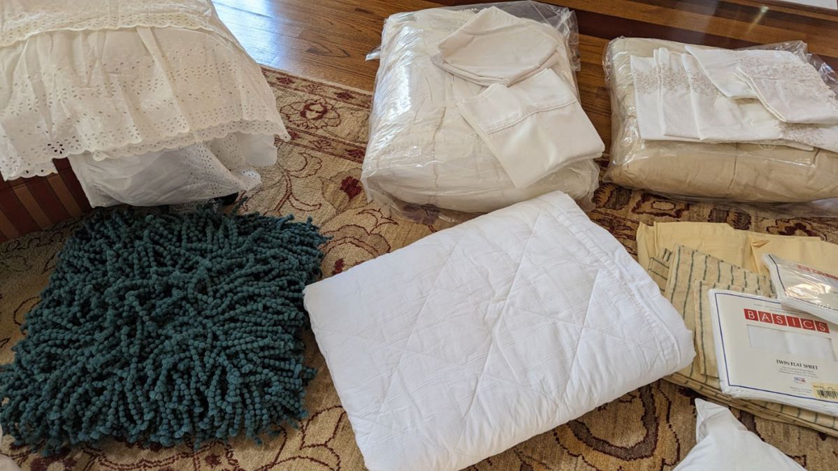 Donna Davis Estate Sales, LLC Douglasville... starts on 3/29/2024