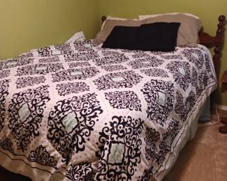 Queen size bed...mattresses are in excellent condition!