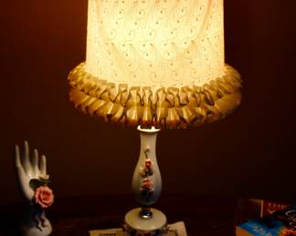 Vintage porcelain ruffled rose lamp 