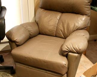 Set of 2 leather reclining chairs 