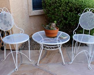 Outdoor garden table and chairs 