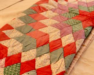 Diamond patterned colorful quilt 