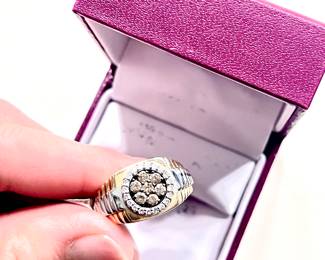 Helzberg Diamonds Men’s Ring 
Not held at sale; Inquire about ring: (480) 383-3823