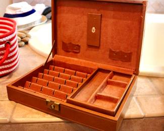 Jewelry box 