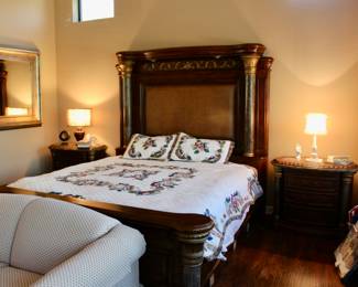 King bed with marbled columns and beautiful king mattress set