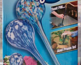 Aqua globe plant watering system 