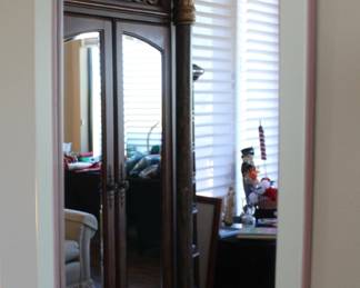 Vintage style mirror matching with jewelry stand 