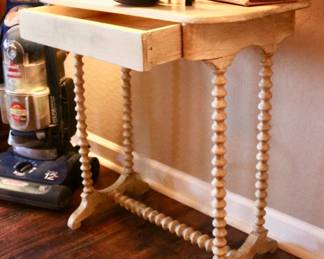 Light wood side table with drawer 