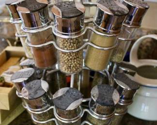 Spinning spice rack