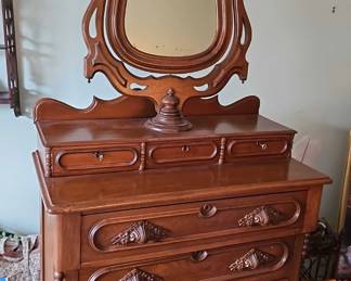 Antique Victorian Dresser With Mirror