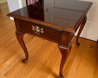 Queen Anne-Style Side/End Table by Thomasville