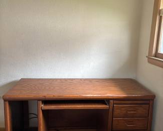 Vintage Oak Faced Computer Desk
55x24x30