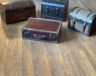 Antique Treasure Boxes
Solid Wood w/brass hardware
Leather w/brass hardware
Wood, Leather and brass tacks and hardware
Wood and Leather w/brass hardware