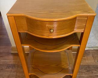 Vintage Oak Philco 2 tier / 1 Drawer table
18.5 x 16 x 26
