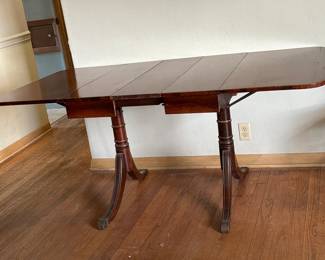 Antique Double Drop Leaf Dining Rm Table
66 x 36 x 29 when extended
32 x 36 x 29 with leaves down