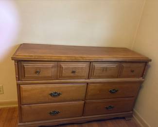 Vintage Wood Dresser
50x16x31
6 Drawers