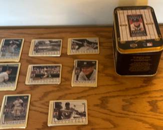 Mickey Mantle
Metallic Impressions
Collector tin 
8 metallic encased cards