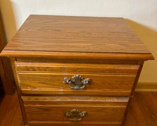 Vintage Oak Nightstand
21x16x22
Carolina Furniture Co pany
Made in   USA