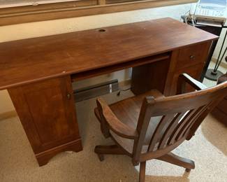 Vintage wood computer desk and wood chair
59 x 23 x 29