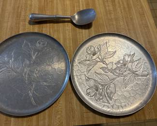 Hammered aluminum Trays
Vintage ice cream scooper