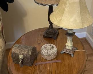 Round end table with lamps.