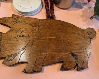 Vintage mid 20th-century wooden happy pig cutting board 15" folk art.