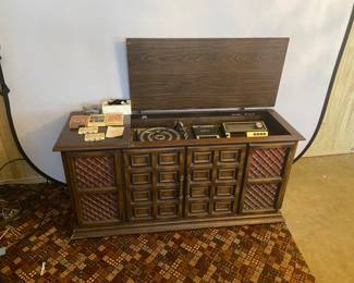 Soundesign Stereo Console
