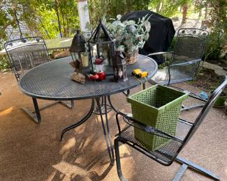patio table & decor