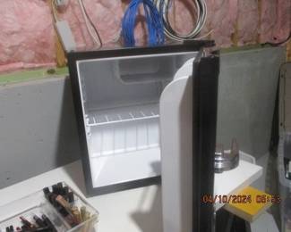 Small refrigerator 