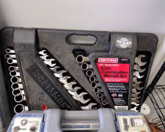 Craftsman thirty two piece combination wrench set