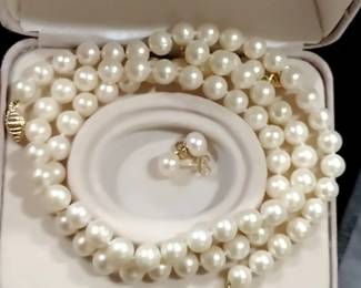 Natural pearl necklace studs. and bracelet set.