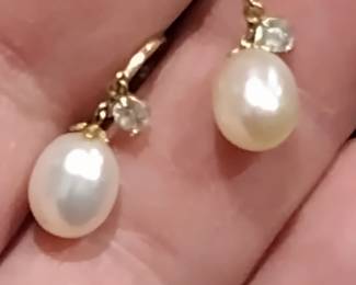 14 k gold and pearl earrings.
