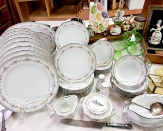 Much china. Noritake China "Glenwood" set
