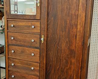 Antique oak chiferobe 