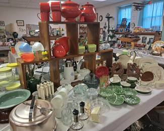 Much modern and vintage kitchenware and related collectibles