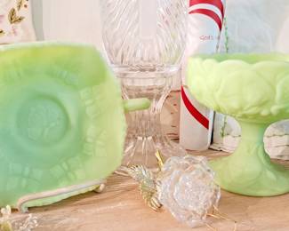 Much glassware. Fenton