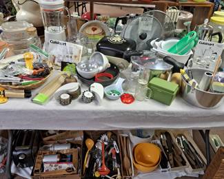 Much, much electric kitchen appliances, toasters, openers, processors and mixers