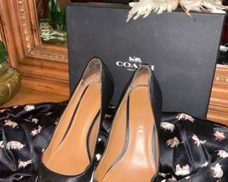 Coach  pumps,  size 7.