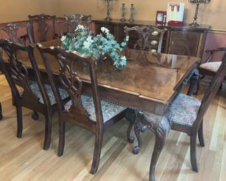 Henredon, Heredon Dinimg room Table, "Rittenhouse Square."  10 chairs (4 arm chairs & 6  side chairs ) 