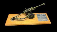 Vintage 1989 M119 Light Howitzer Fielding Model Presented by Royal Ordnance
