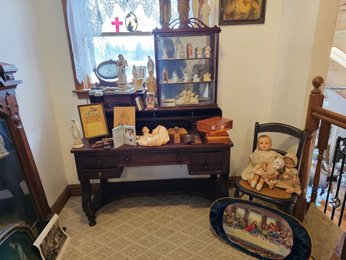 Estate Sale On the River in Mendon, MI starts on 4/1/2024