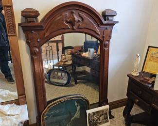 this mirror goes to a marble top dresser