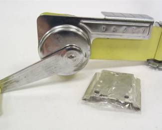 1950'S DAZEY WALL MOUNT CAN OPENER