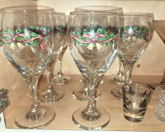 Victorian Christmas ("Made in England")
by JOHNSON BROTHERS - stemware