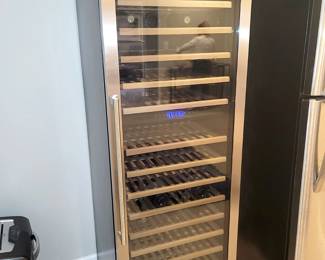 Avanti wine fridge