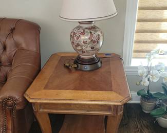 End table. Asian lamp on electric outlet stand...