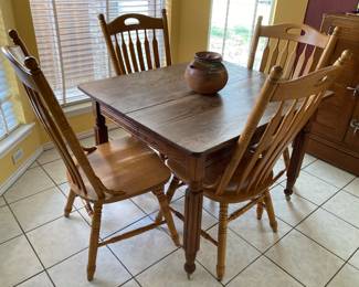 small oak nook table and 4 chairs