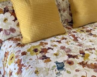 queen comforter set with accent pillows
