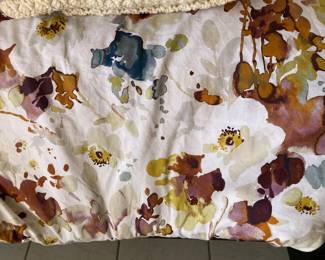 queen comforter set--detail